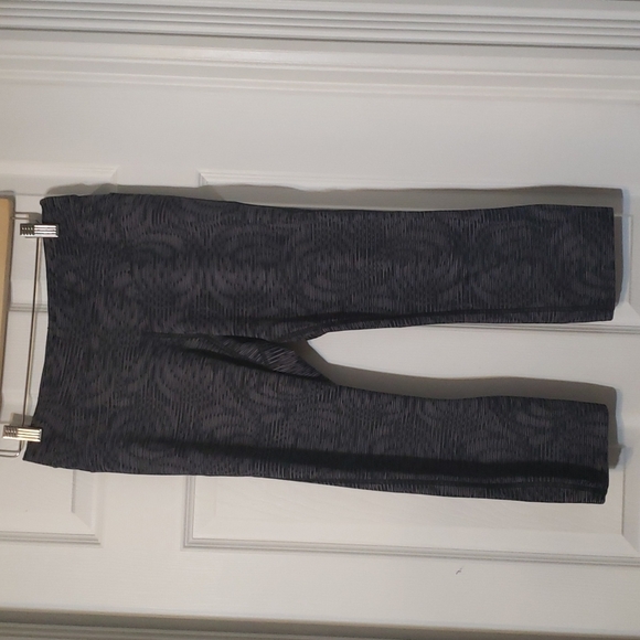 MEC capri leggings NWOT - Picture 1 of 6